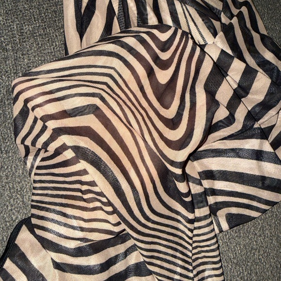 Striped Black and Tan Mesh Bodycon Dress brand new never worn - Picture 12 of 12